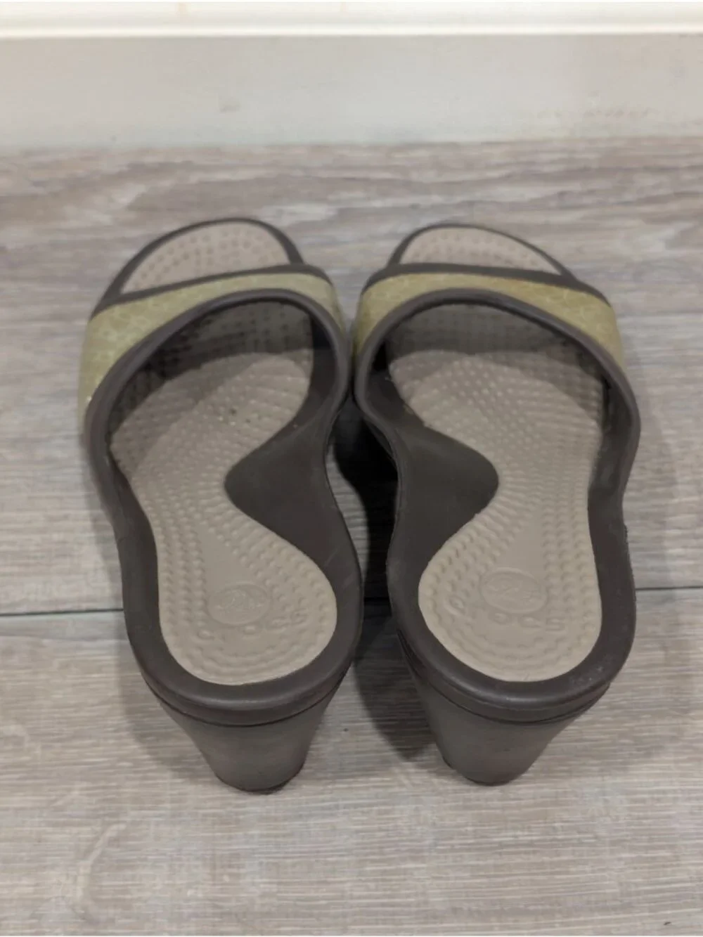 Crocs Womens Sassari Green Brown Slip On Wedge Heel Comfort Sandal Open Toe Sz 6